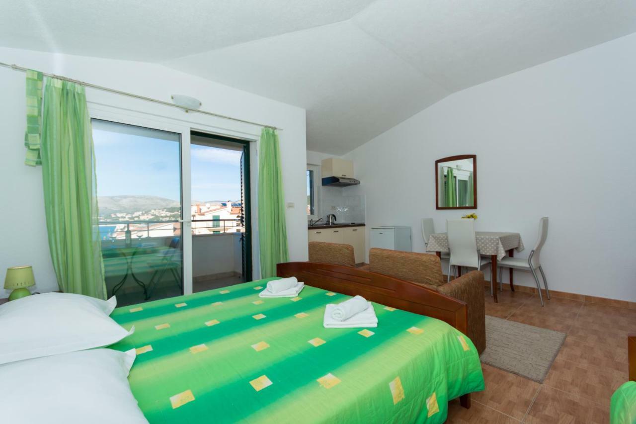 Apartments Fumija Trogir Exteriör bild