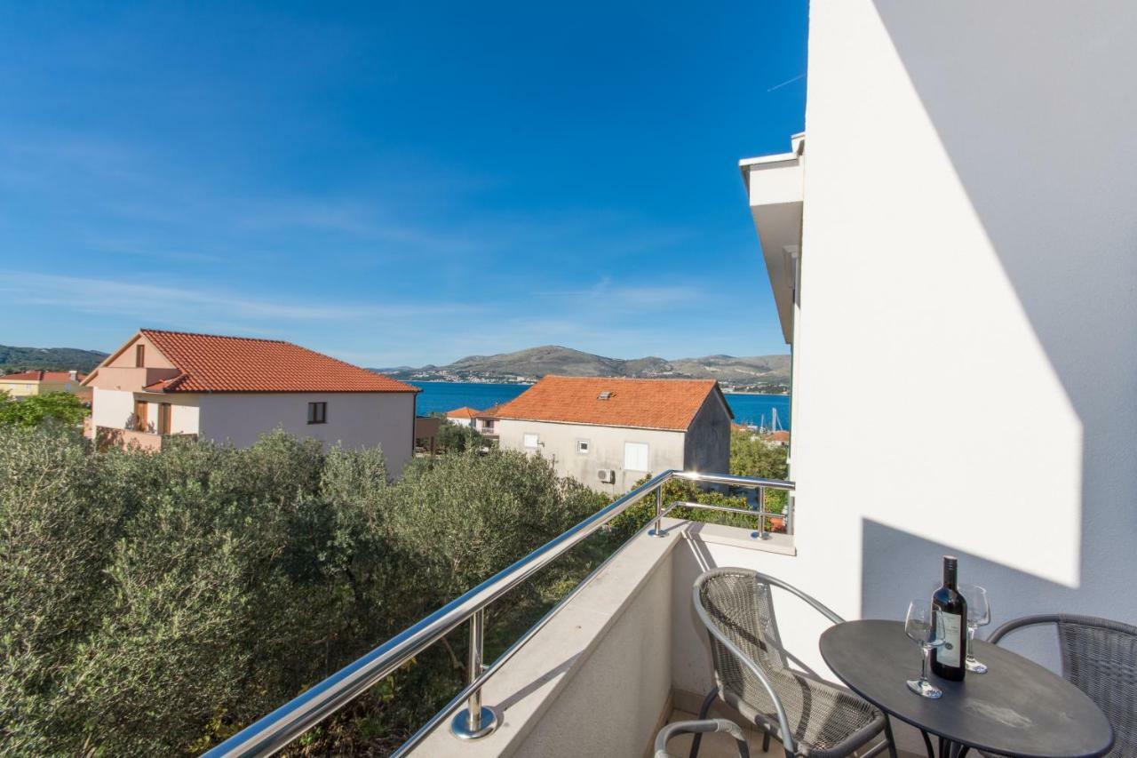 Apartments Fumija Trogir Exteriör bild