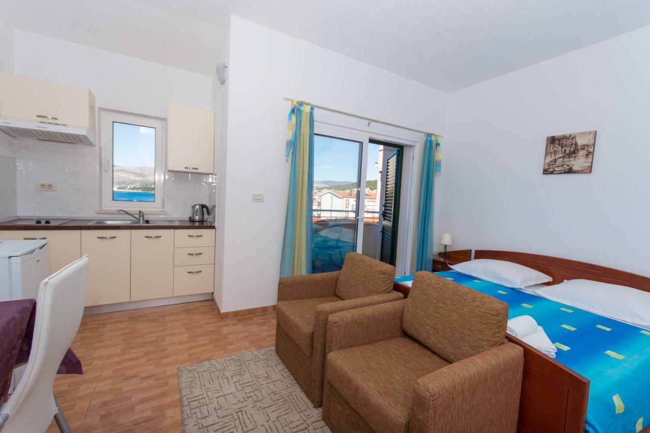 Apartments Fumija Trogir Exteriör bild