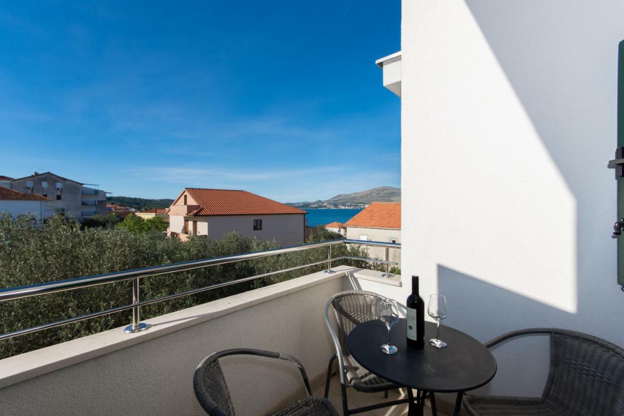 Apartments Fumija Trogir Exteriör bild