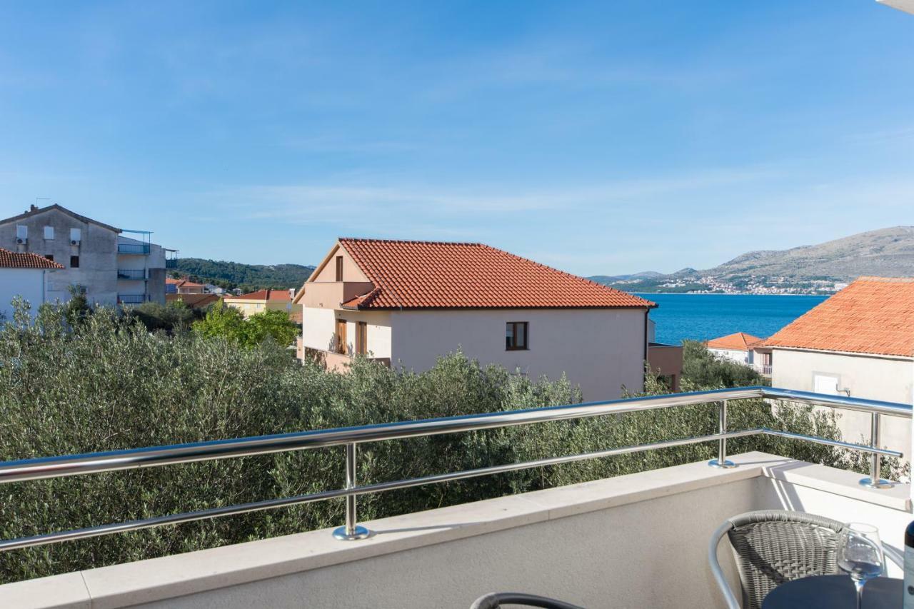 Apartments Fumija Trogir Exteriör bild