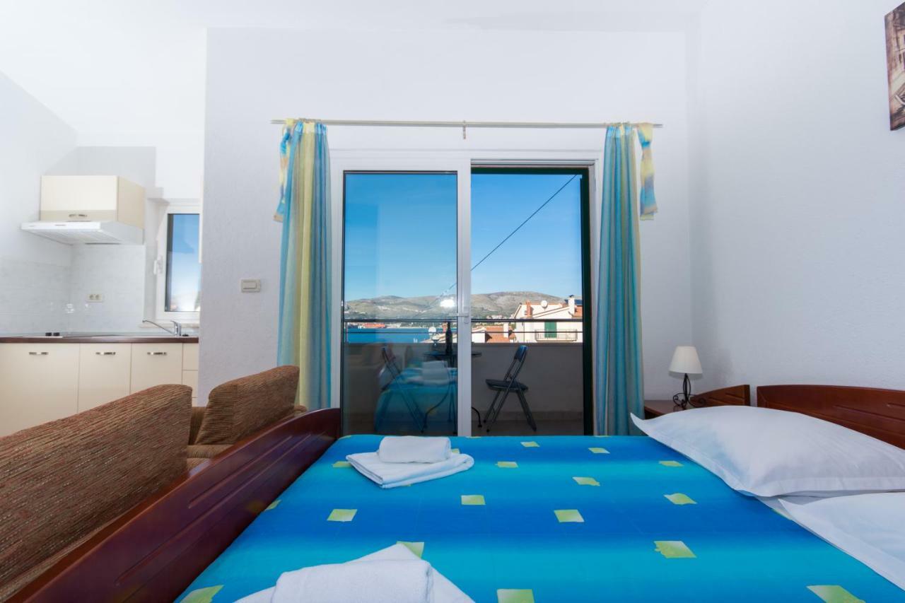 Apartments Fumija Trogir Exteriör bild