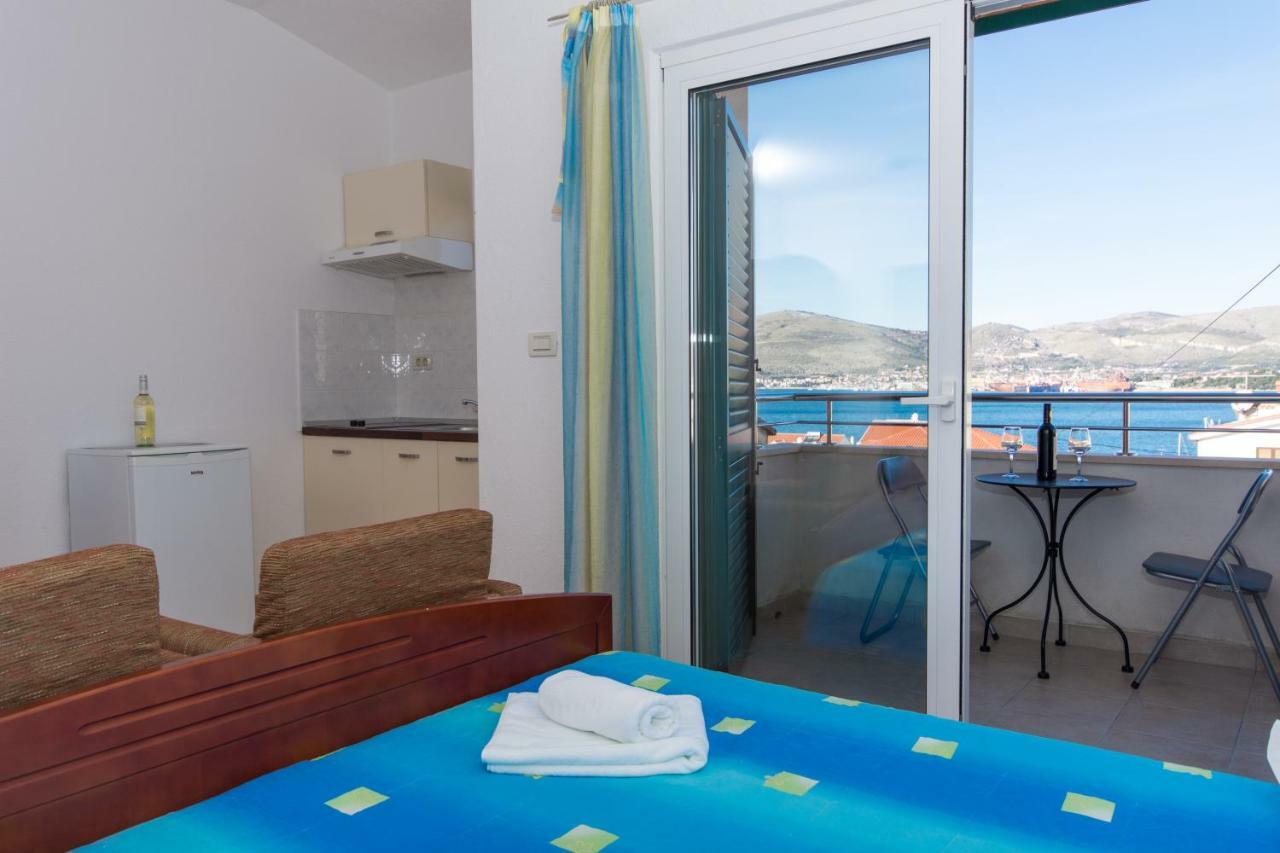 Apartments Fumija Trogir Exteriör bild