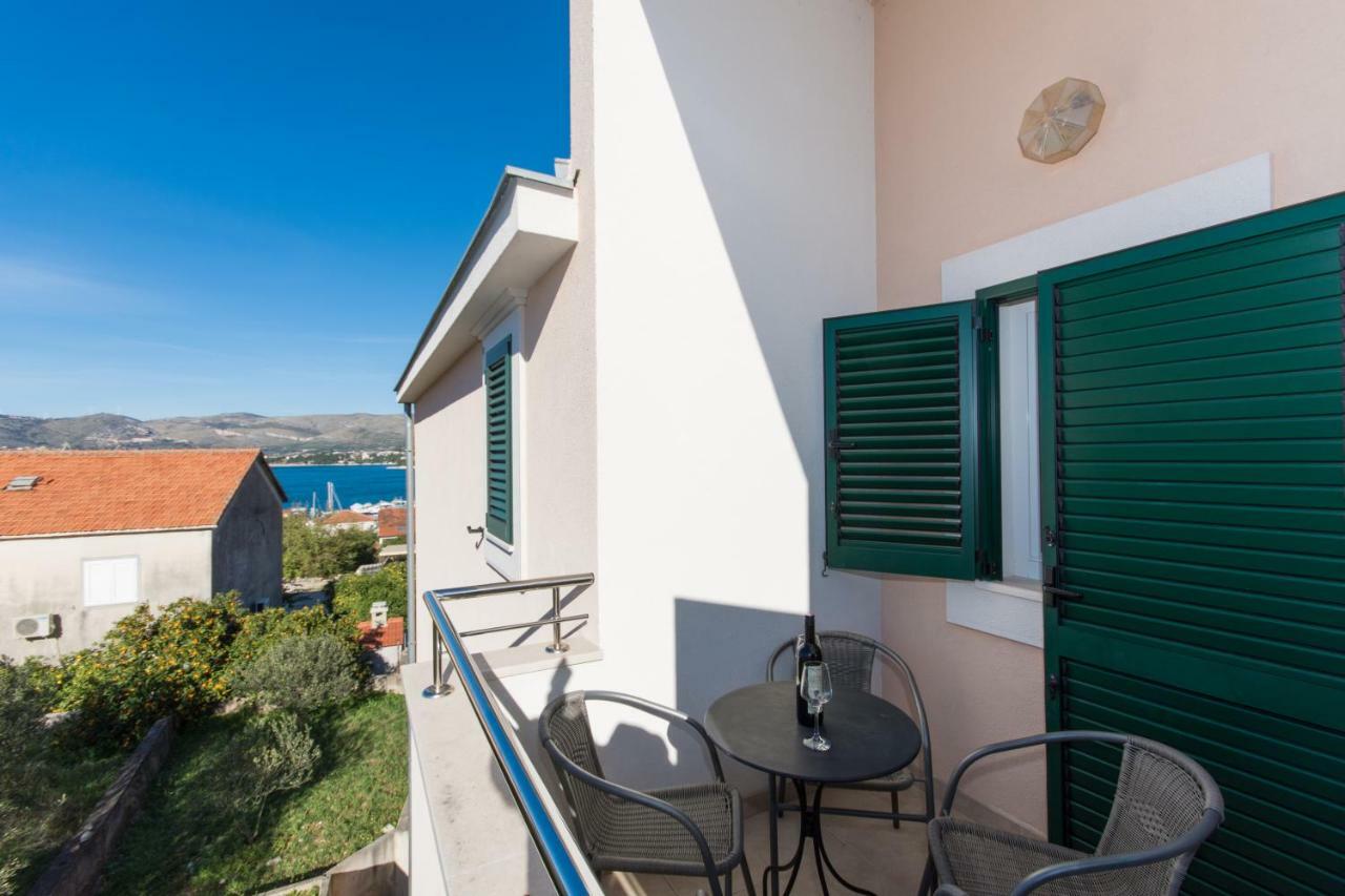 Apartments Fumija Trogir Exteriör bild