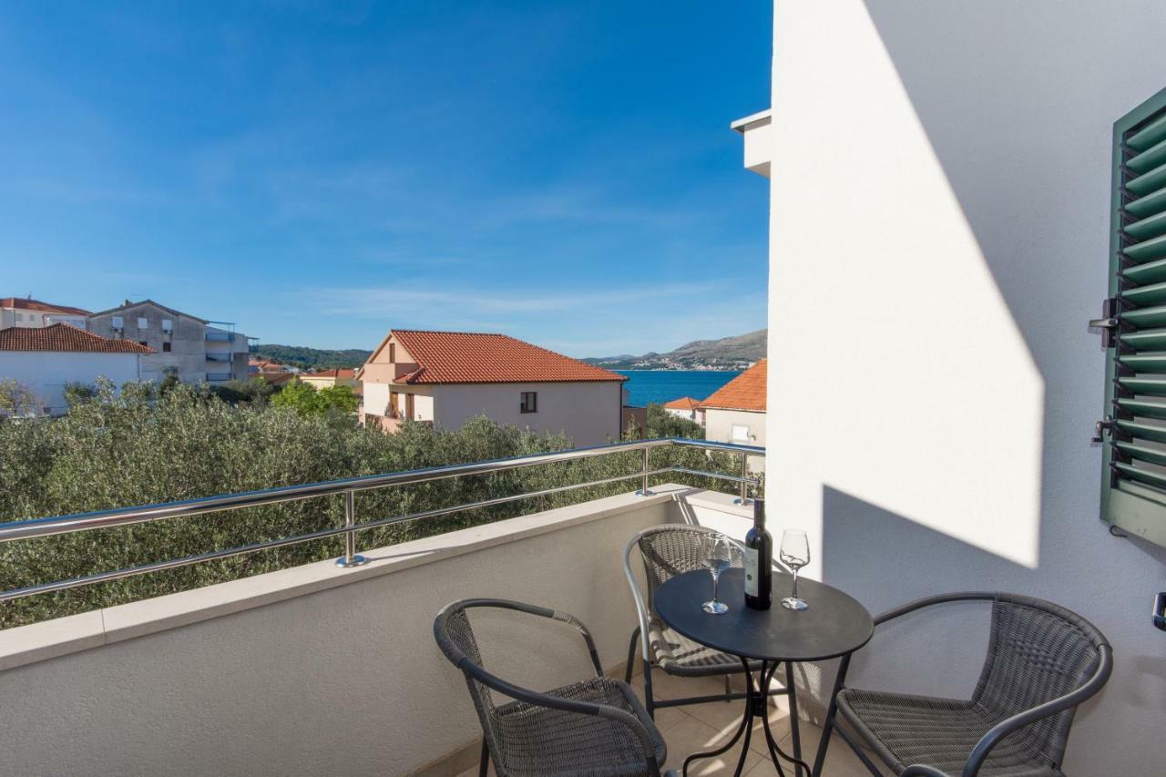 Apartments Fumija Trogir Exteriör bild
