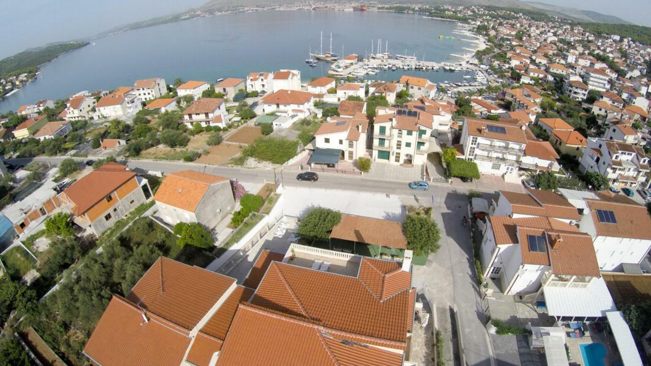 Apartments Fumija Trogir Exteriör bild